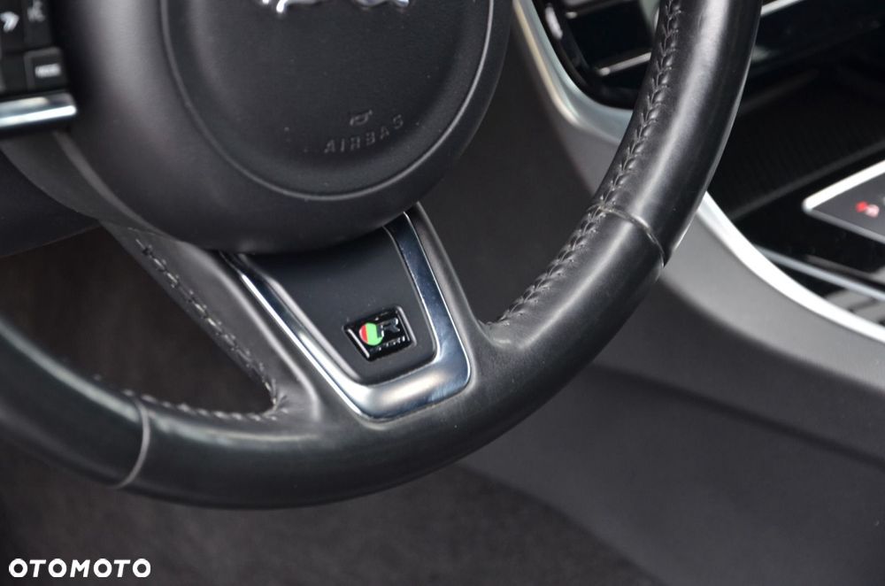 Jaguar XF 3.0 TDV6 R-Sport - 34