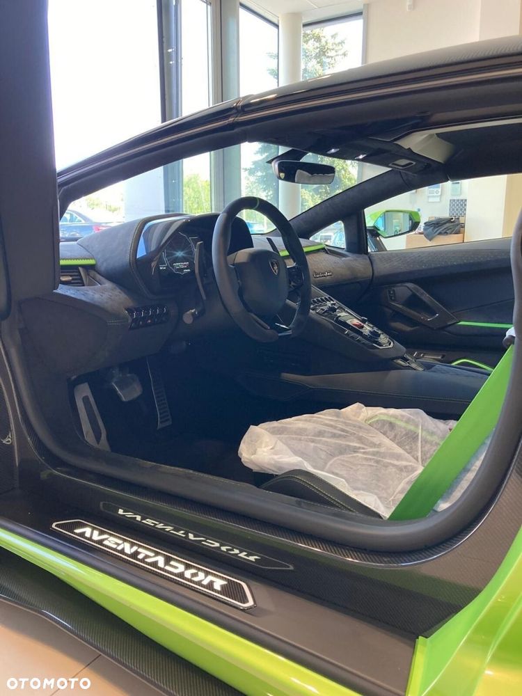 Lamborghini Aventador - 16
