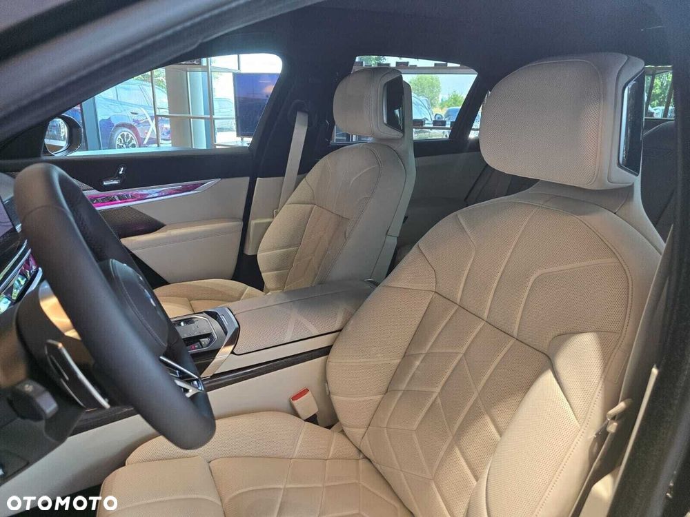 BMW Seria 7 - 8