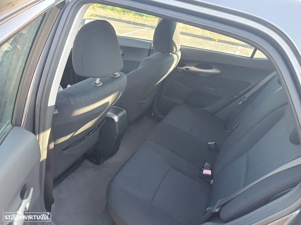 Toyota Auris 1.4 D-4D Gold Edition - 11