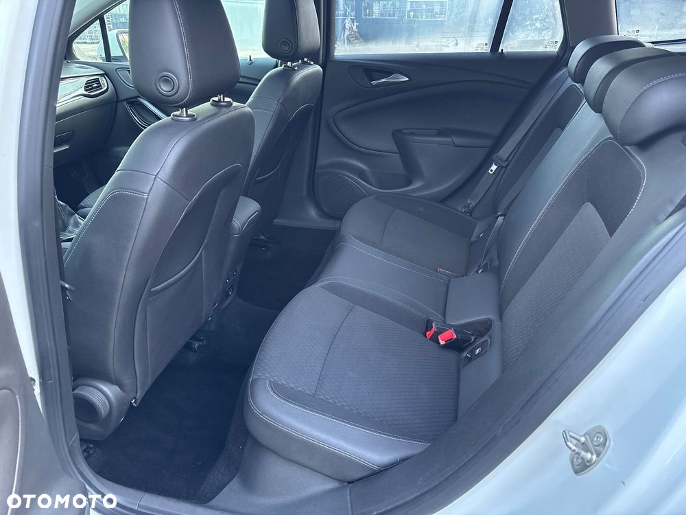 Opel Astra 1.6 BiTrb D (CDTI) Start/Stop Sports Tourer Business - 13