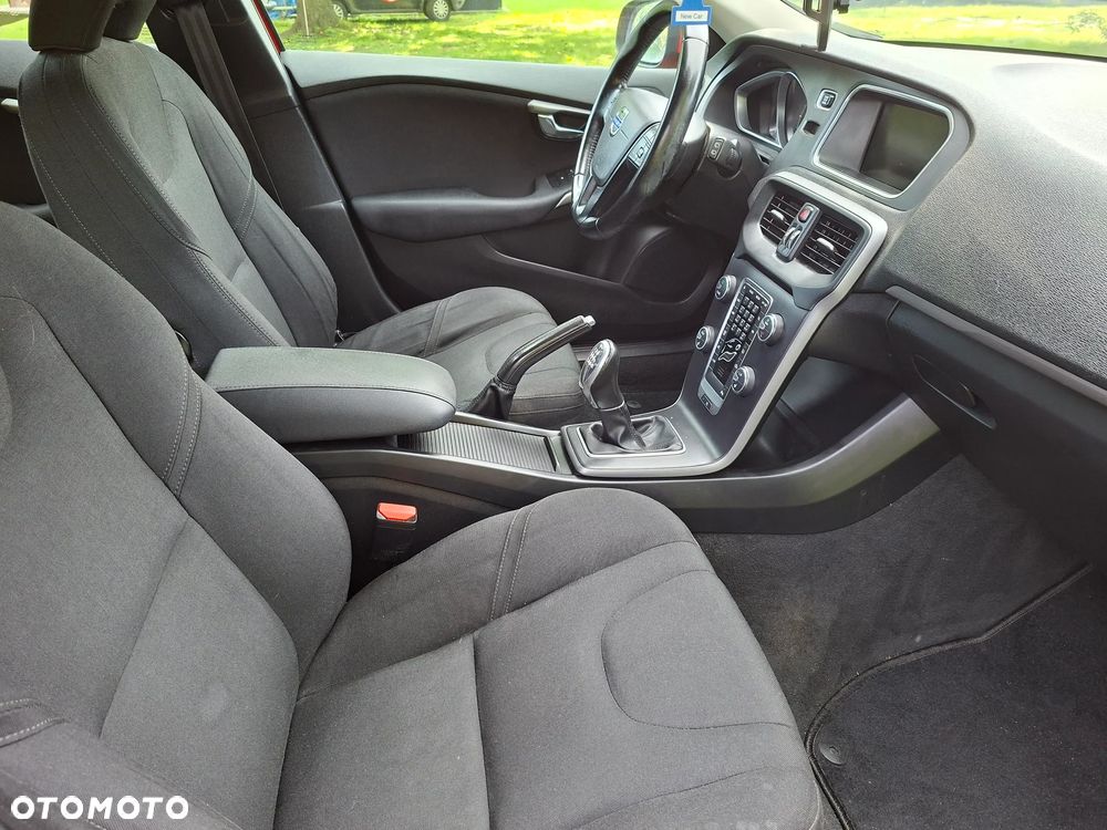 Volvo V40 D3 Momentum - 13
