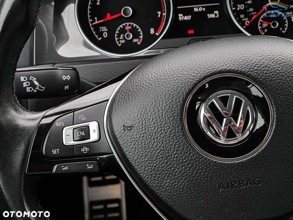 Volkswagen Golf - 28