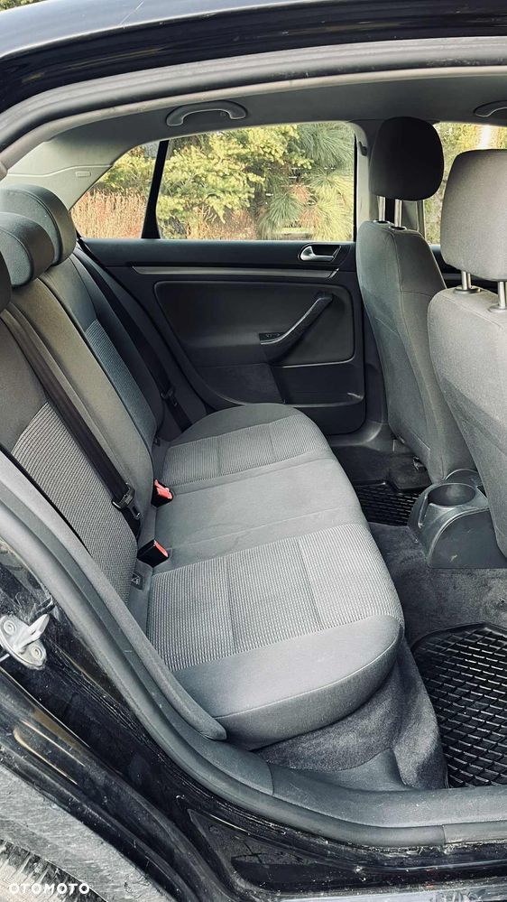 Volkswagen Jetta - 12