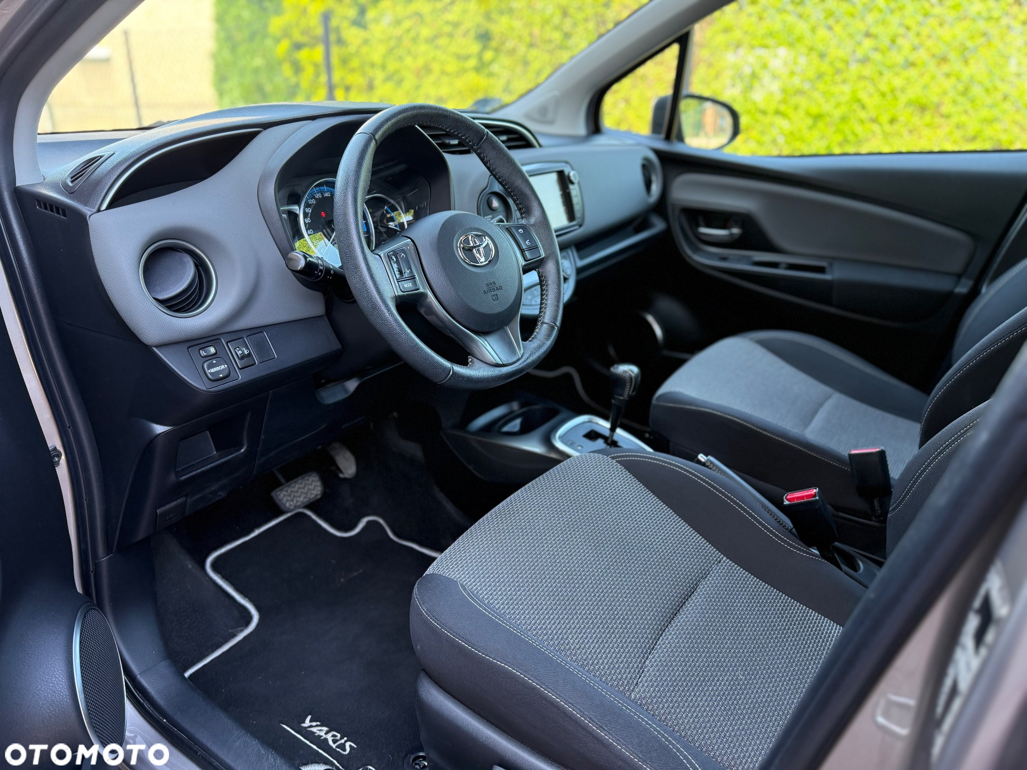 Toyota Yaris Hybrid 100 Premium - 5