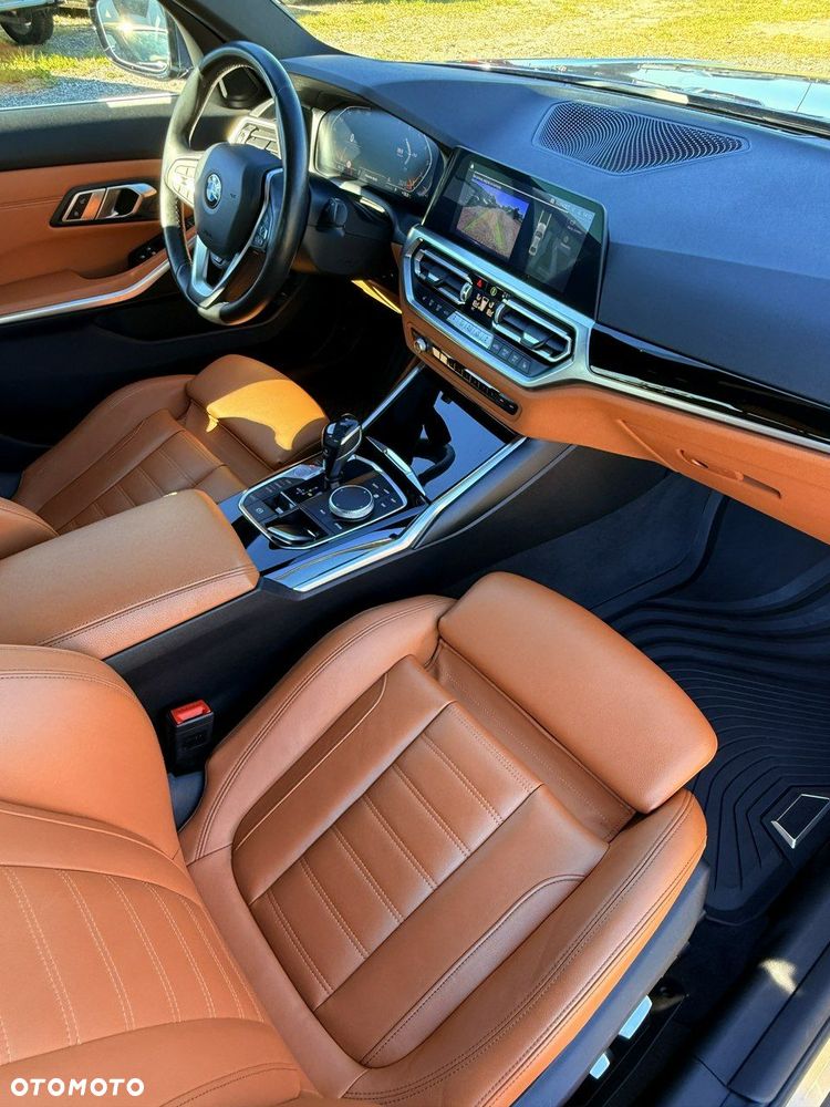 BMW Seria 3 330i xDrive - 36