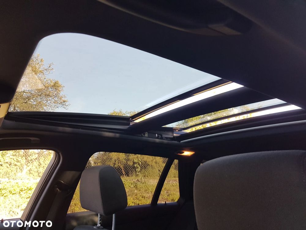 BMW Seria 3 325xi Touring - 14