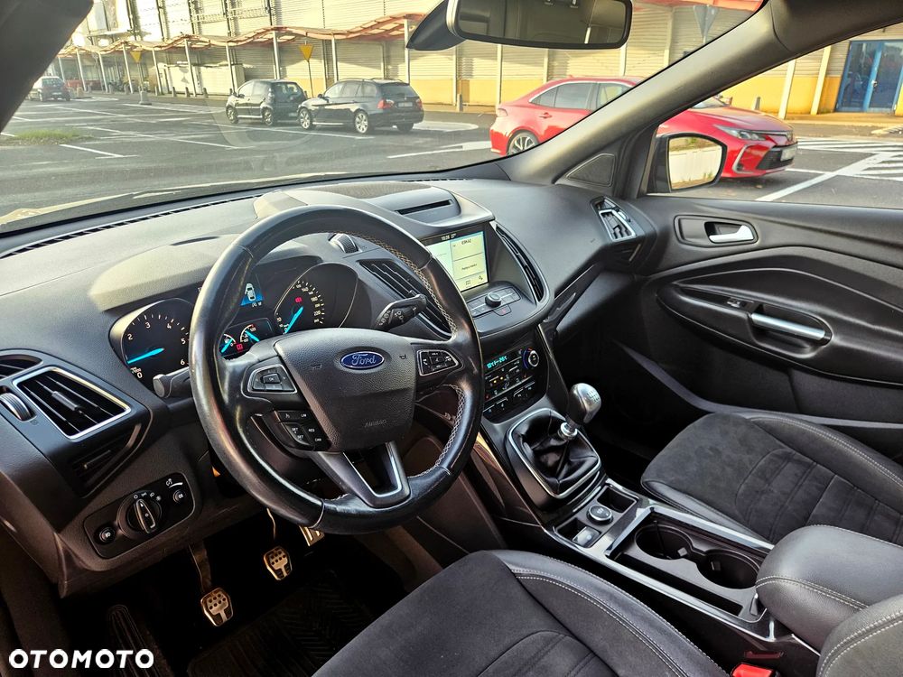 Ford Kuga 2.0 TDCi 2x4 ST-Line - 9