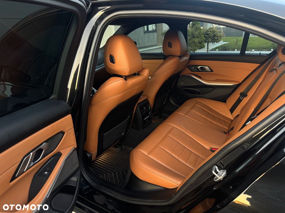 BMW Seria 3 330i M Sport - 14