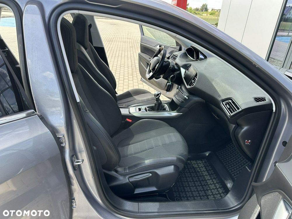 Peugeot 308 1.2 PureTech Allure S&S - 15
