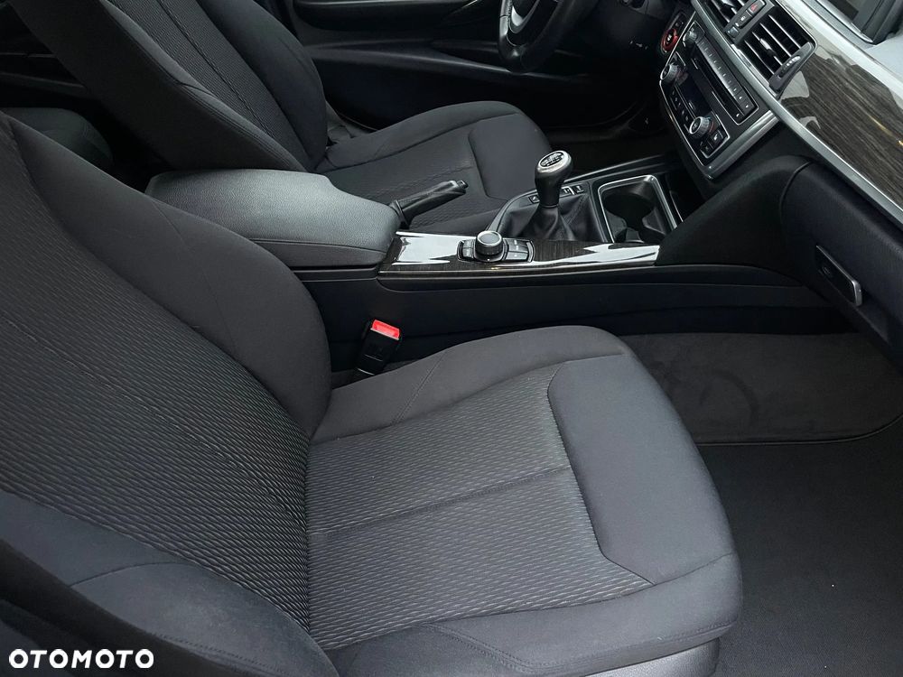 BMW Seria 3 318d Blue Performance Luxury Line - 18