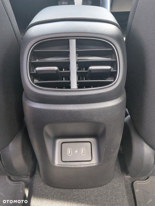 Hyundai Elantra - 35