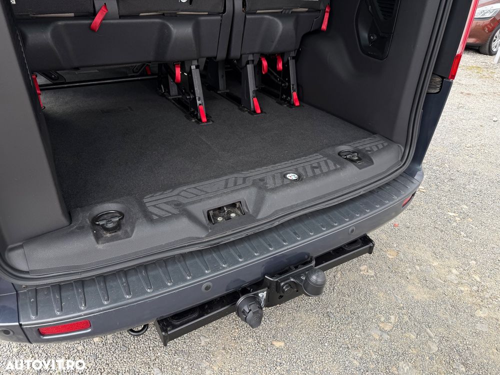 Ford Tourneo Custom - 23