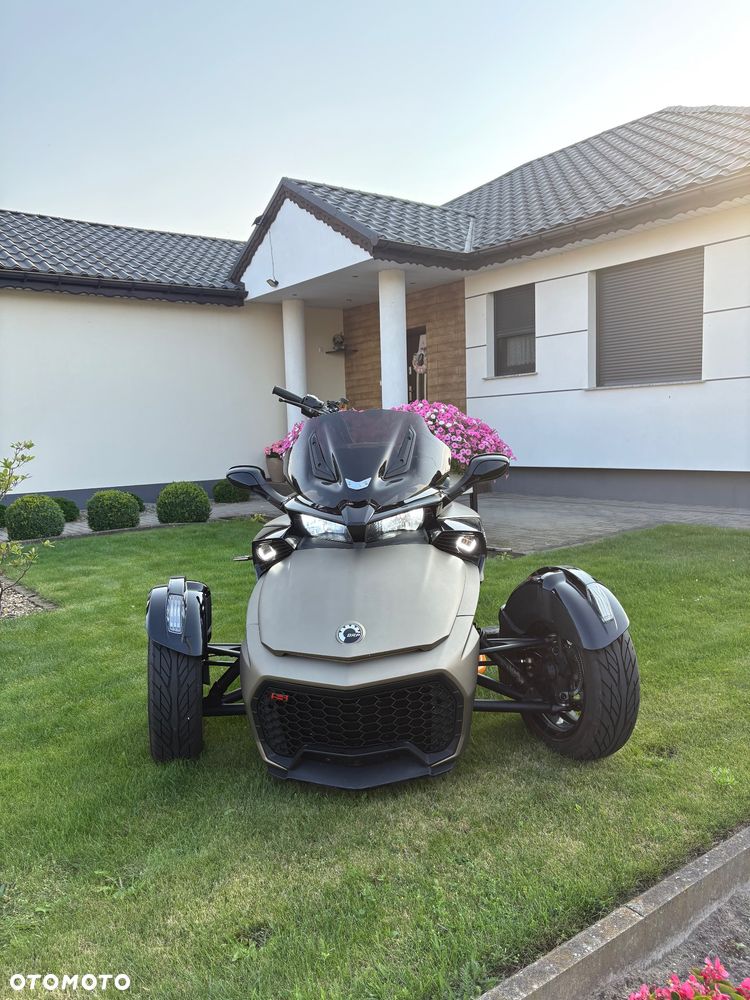 Can-Am Spyder - 1