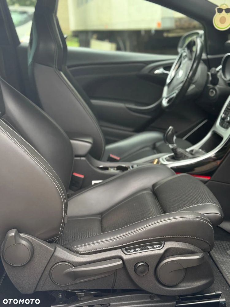Opel Astra OPC Start/Stop - 12