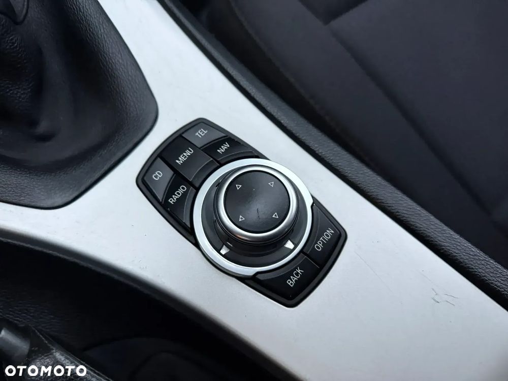 BMW Seria 3 318i - 9