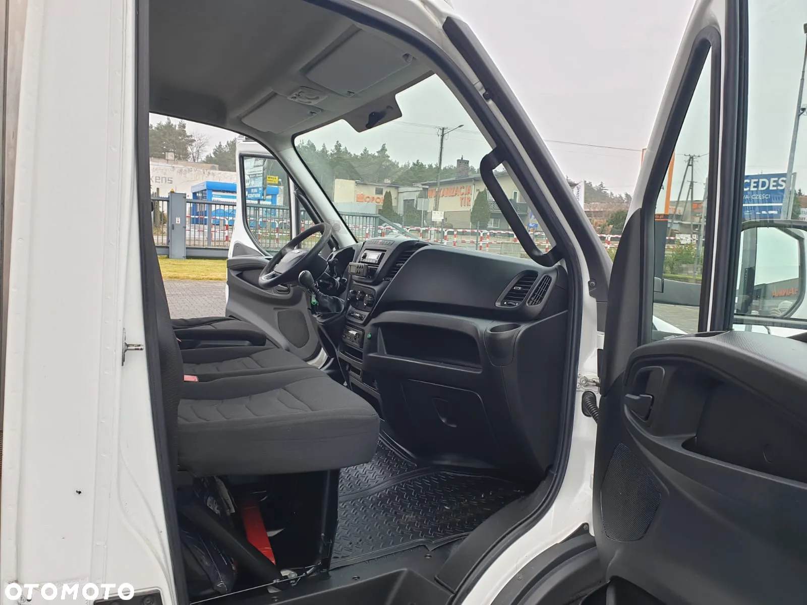Iveco DAILY 60C15 CHŁODNIA+WINDA+DRZWI BOCZNE I TYLNE MROŹNIA IZOTERMA - 23