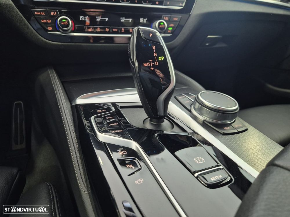 BMW 530 e Pack Desportivo M - 18
