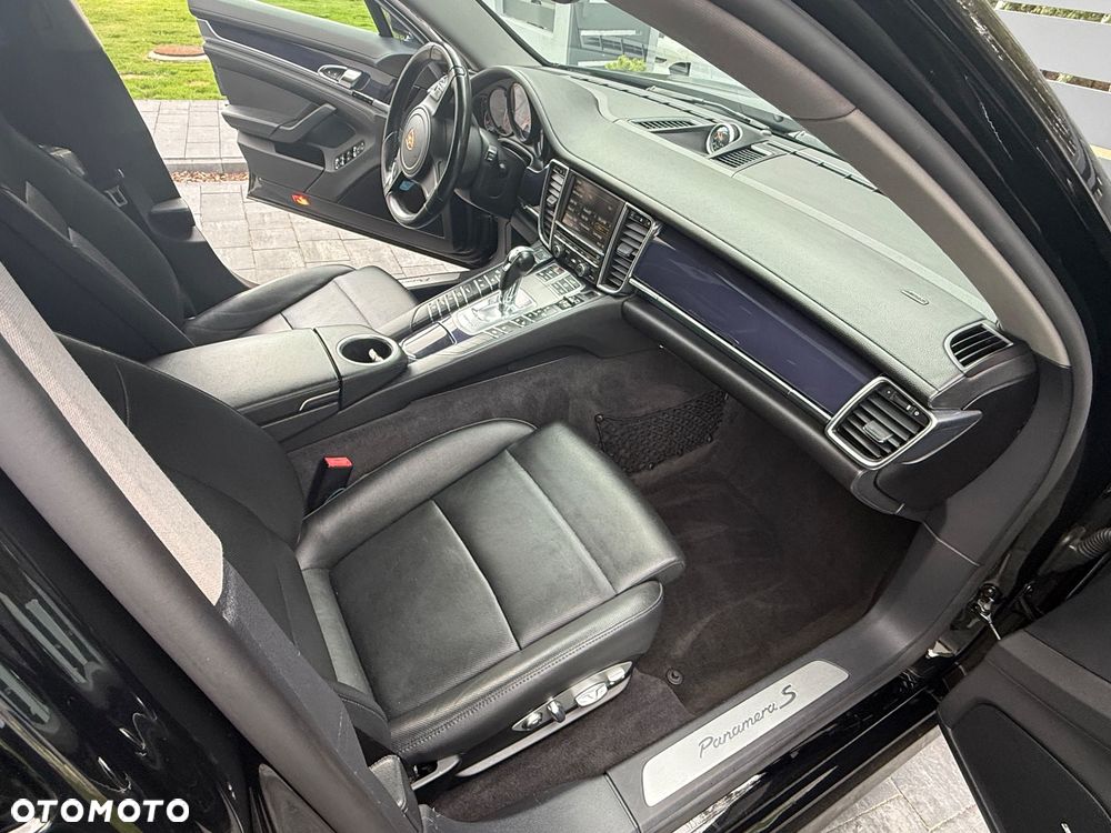 Porsche Panamera S - 9