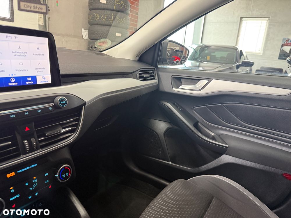 Ford Focus 1.0 EcoBoost Hybrid TITANIUM - 29