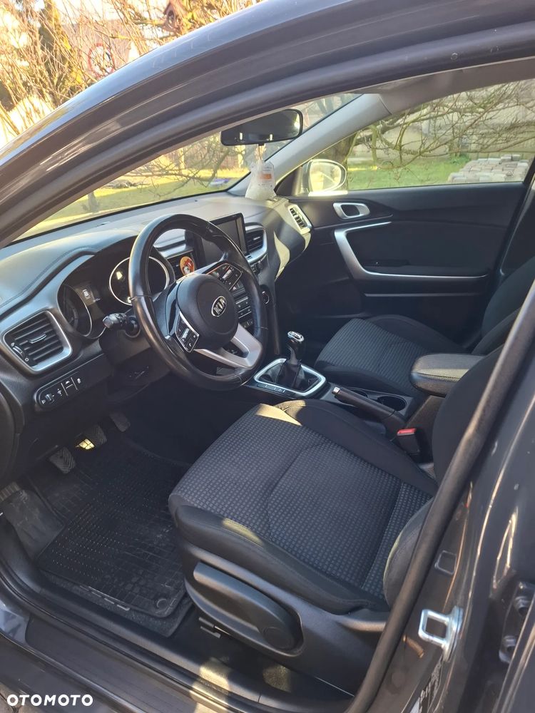Kia Ceed - 4
