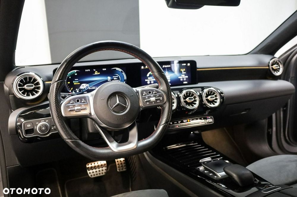 Mercedes-Benz Klasa A 250 e 8G-DCT AMG Line - 14