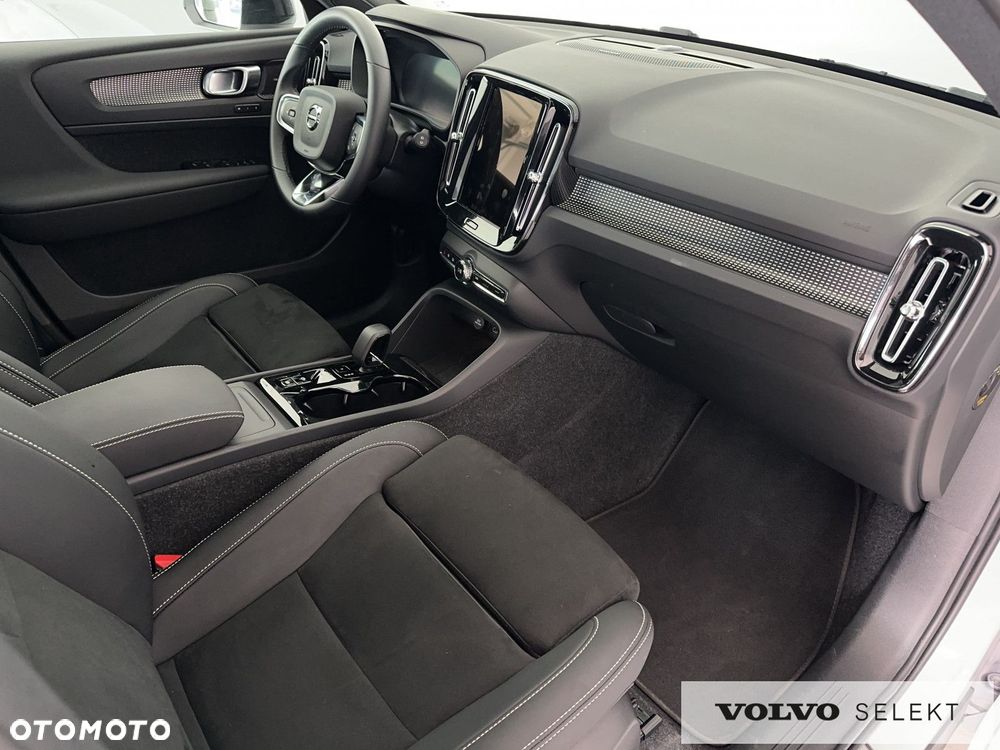 Volvo XC 40 B4 B DKG Ultra Dark - 19