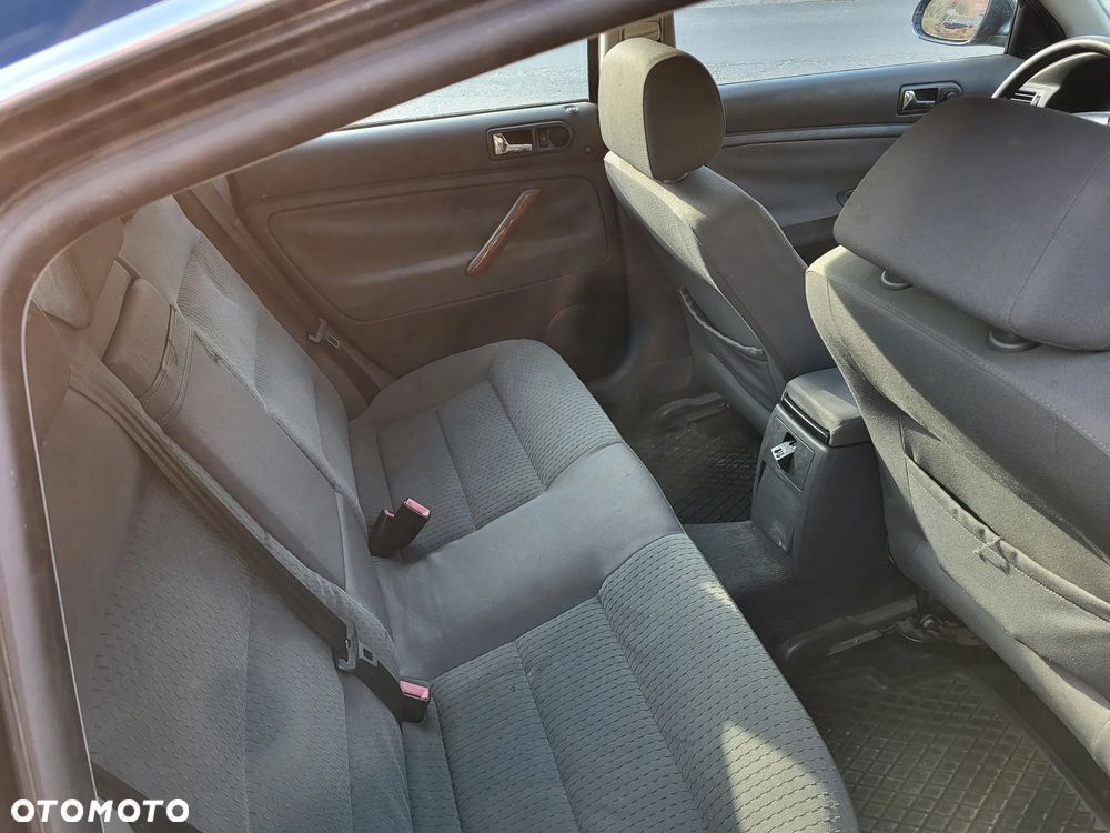 Volkswagen Passat 1.9 TDI Comfortline - 10
