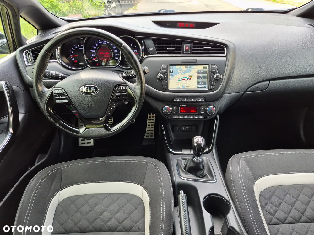 Kia Ceed 1.6 CRDi 136 ISG GT Line - 13