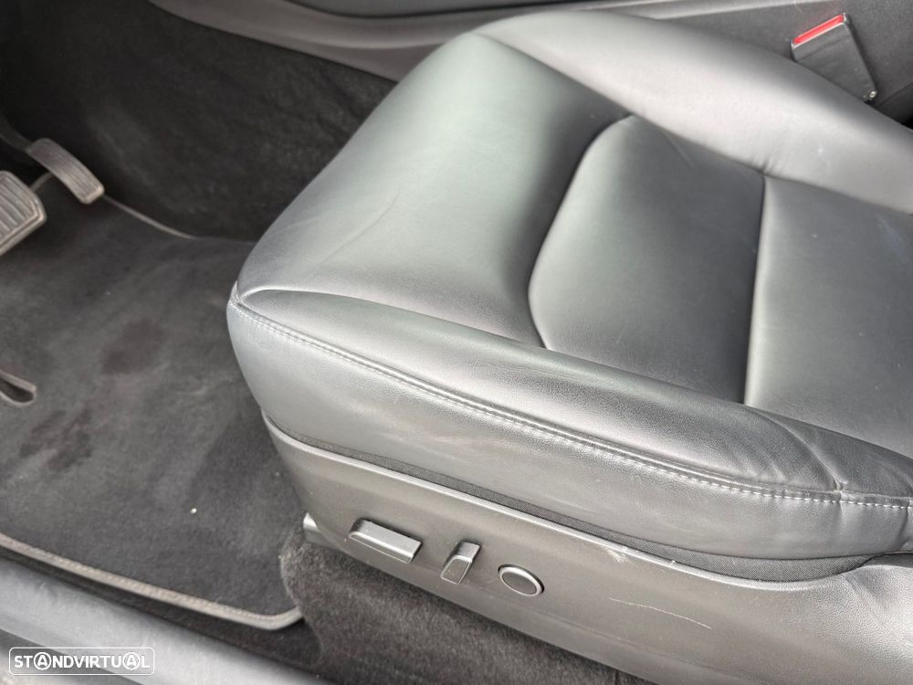 Tesla Model Y Long Range Dual Motor AWD - 11