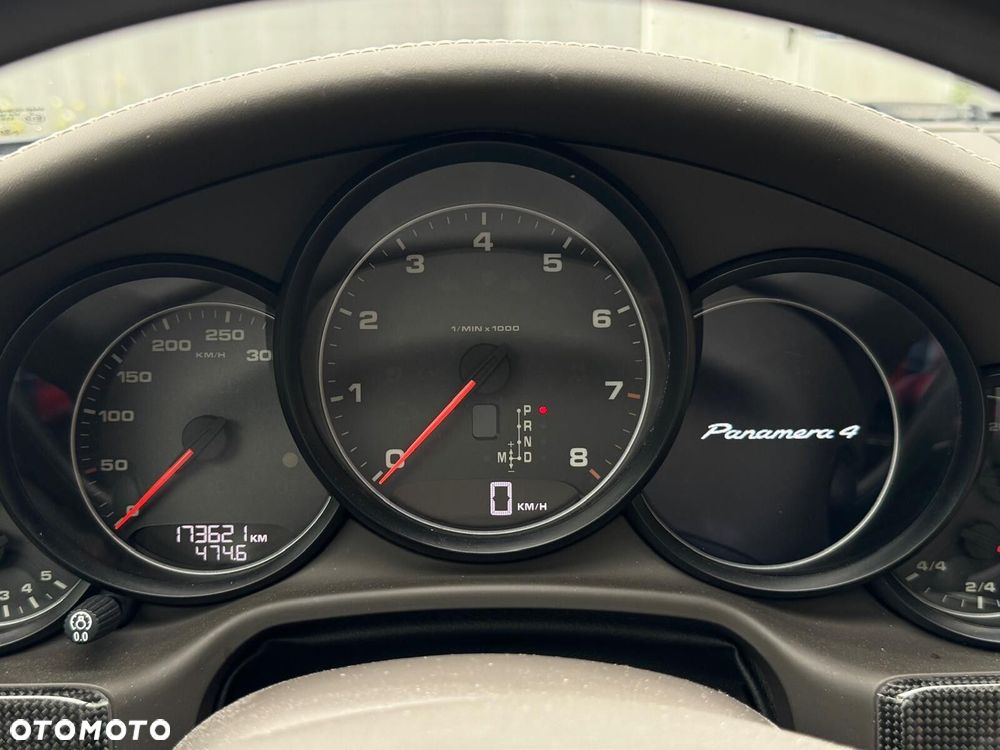 Porsche Panamera 4 - 23