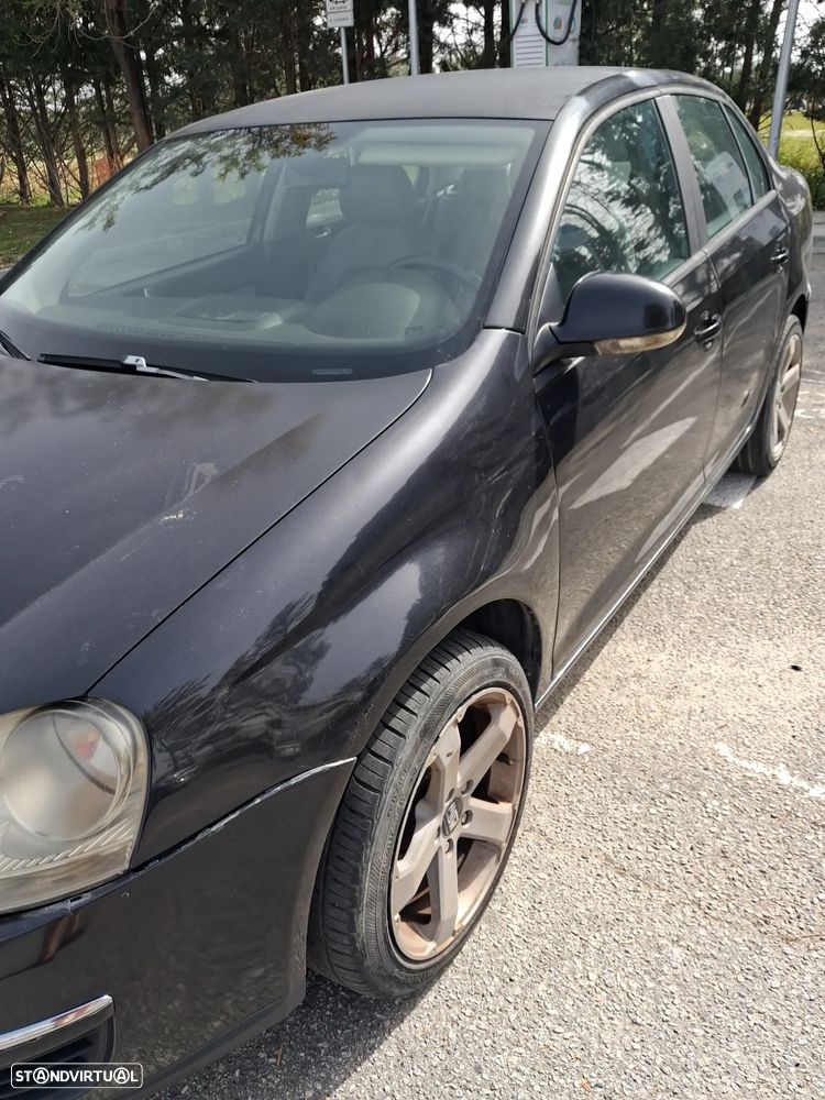 VW Jetta 1.9 TDi Confortline - 3