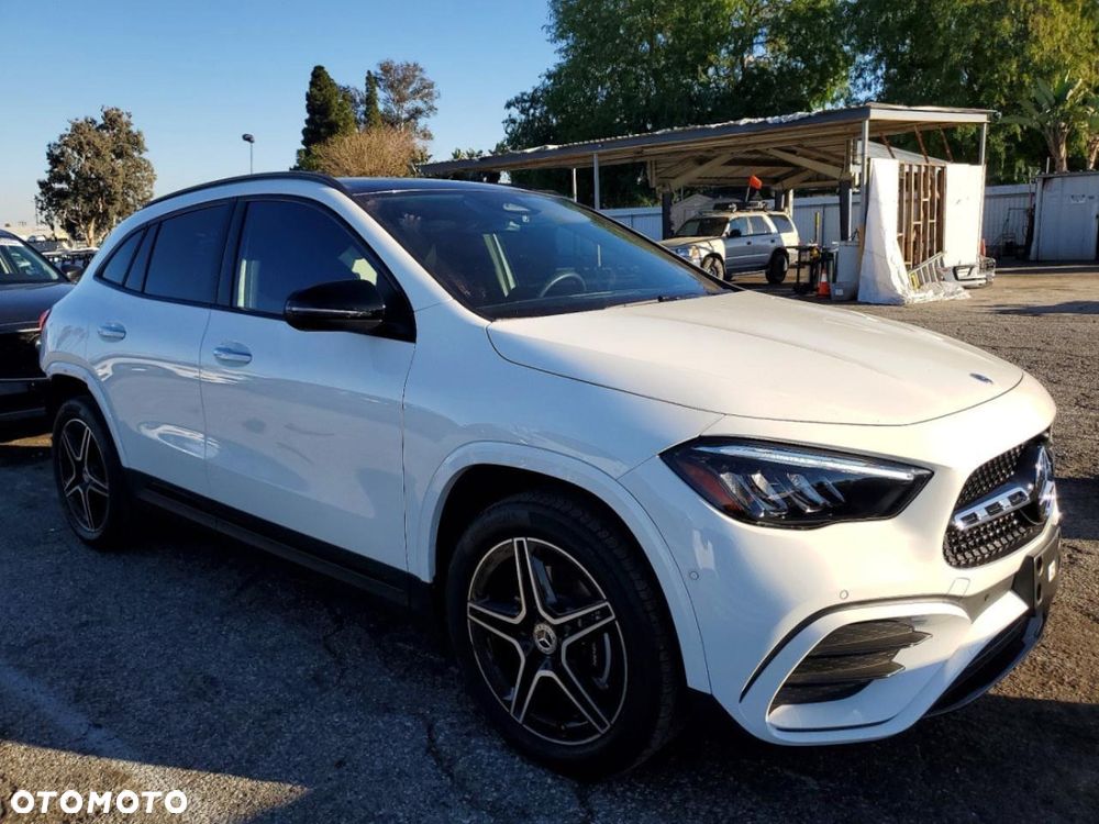 Mercedes-Benz GLA - 2