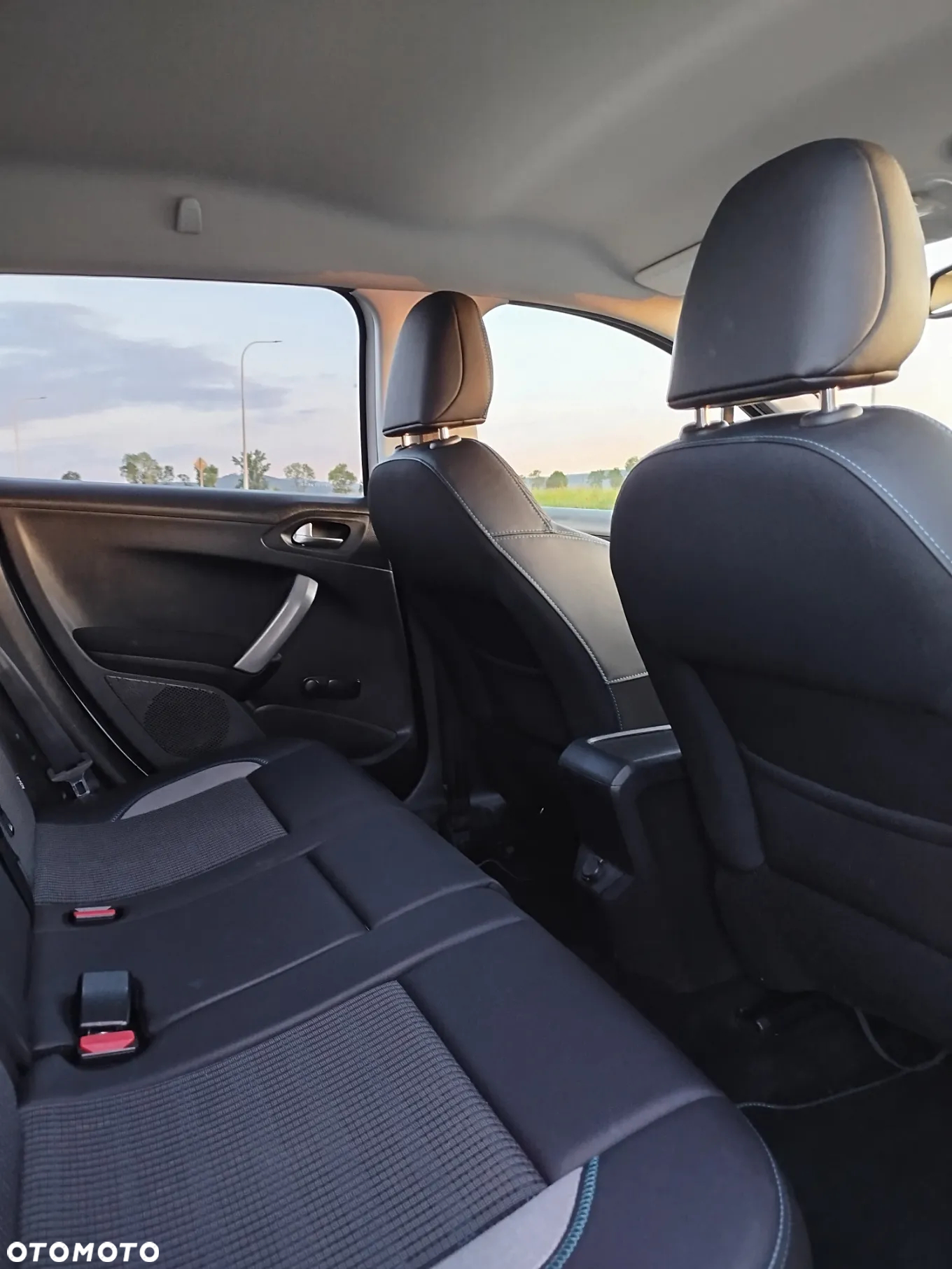 Peugeot 2008 1.2 Pure Tech Allure S&S - 5