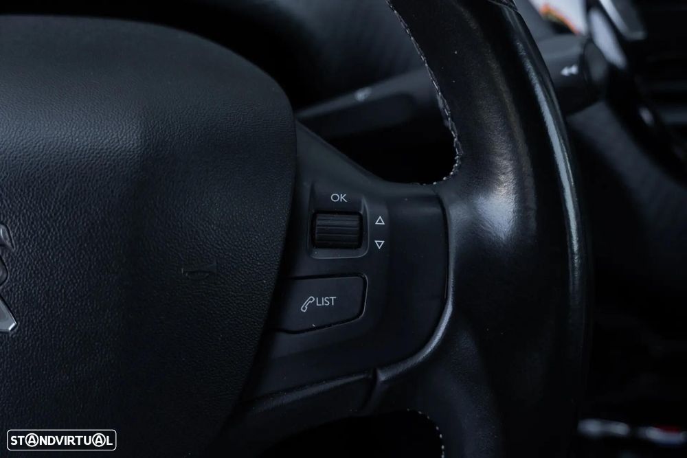 Peugeot 2008 1.2 PureTech Signature - 41