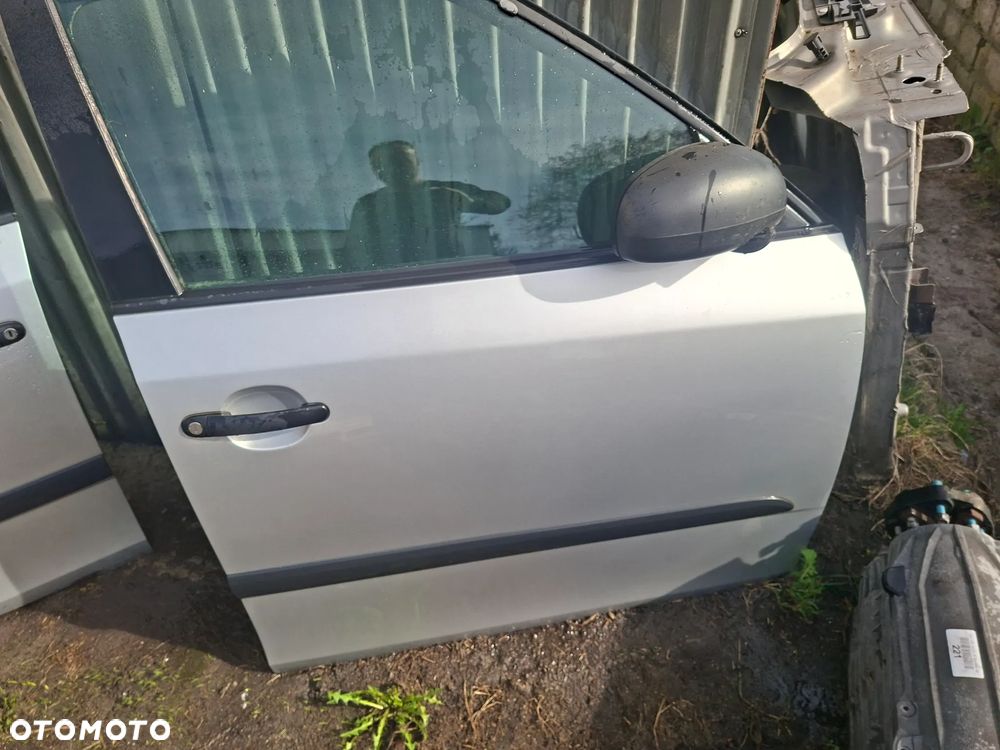 Fabia II lift  drzwi  srebrne LA7W poznan - 1