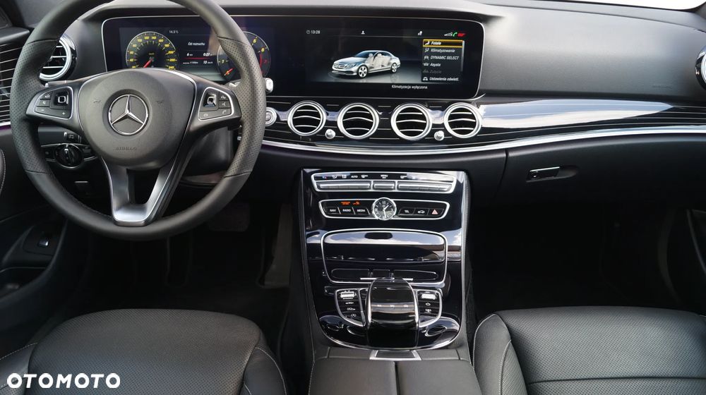 Mercedes-Benz Klasa E 400 4Matic 9G-TRONIC Exclusive - 29