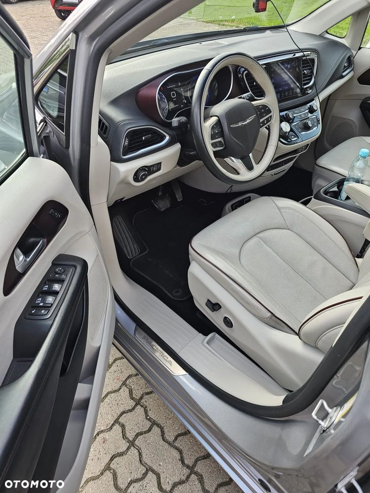 Chrysler Pacifica - 15