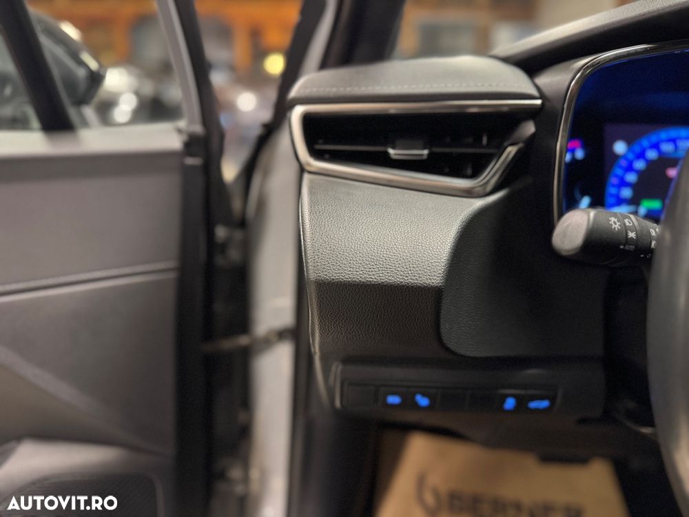 Toyota Corolla 2.0 HSD Exclusive Plus GR Sport Bi-Tone - 29