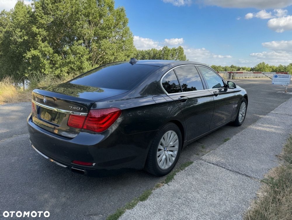 BMW Seria 7 740i - 5