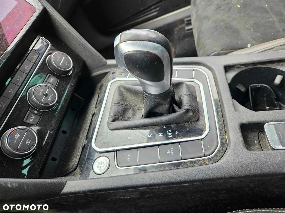 Volkswagen Passat ver-variant-1-4-tsi-plug--in--hybrid-dsg-gte - 15