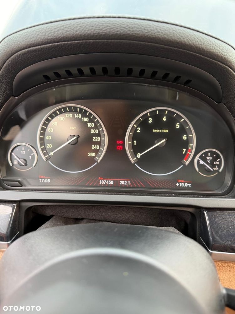 BMW Seria 7 750i xDrive - 26