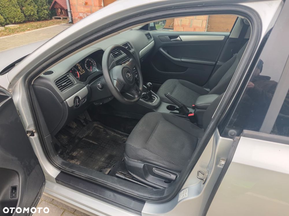 Volkswagen Jetta 1.6 TDI Trendline - 9