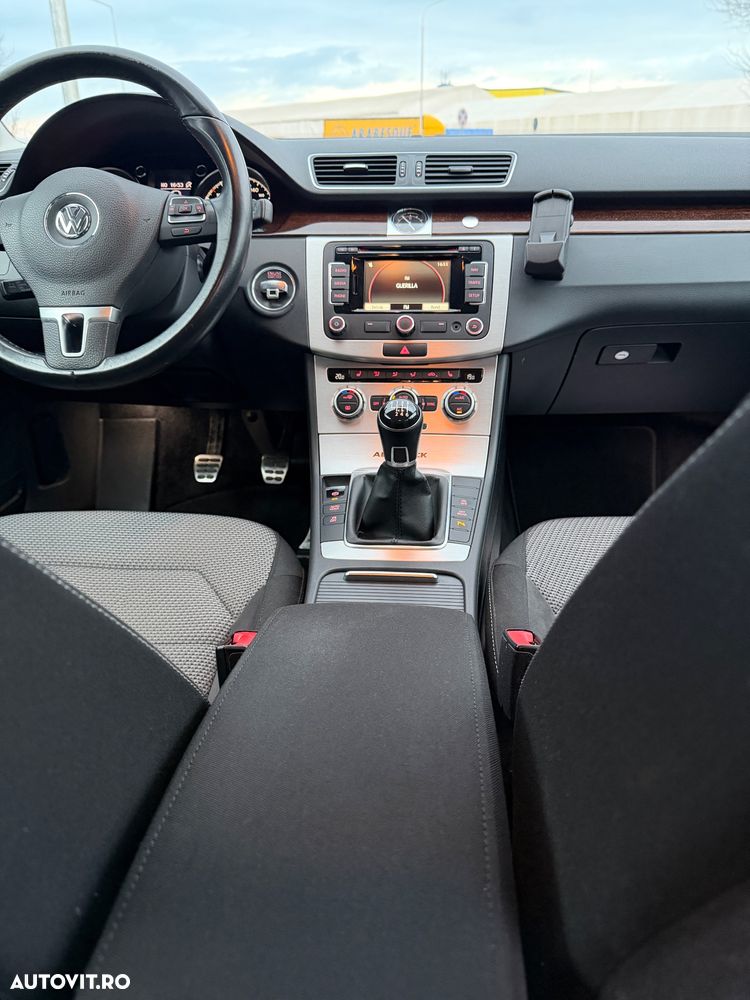 Volkswagen Passat 2.0 TDI BlueMotion Technology Highline - 14