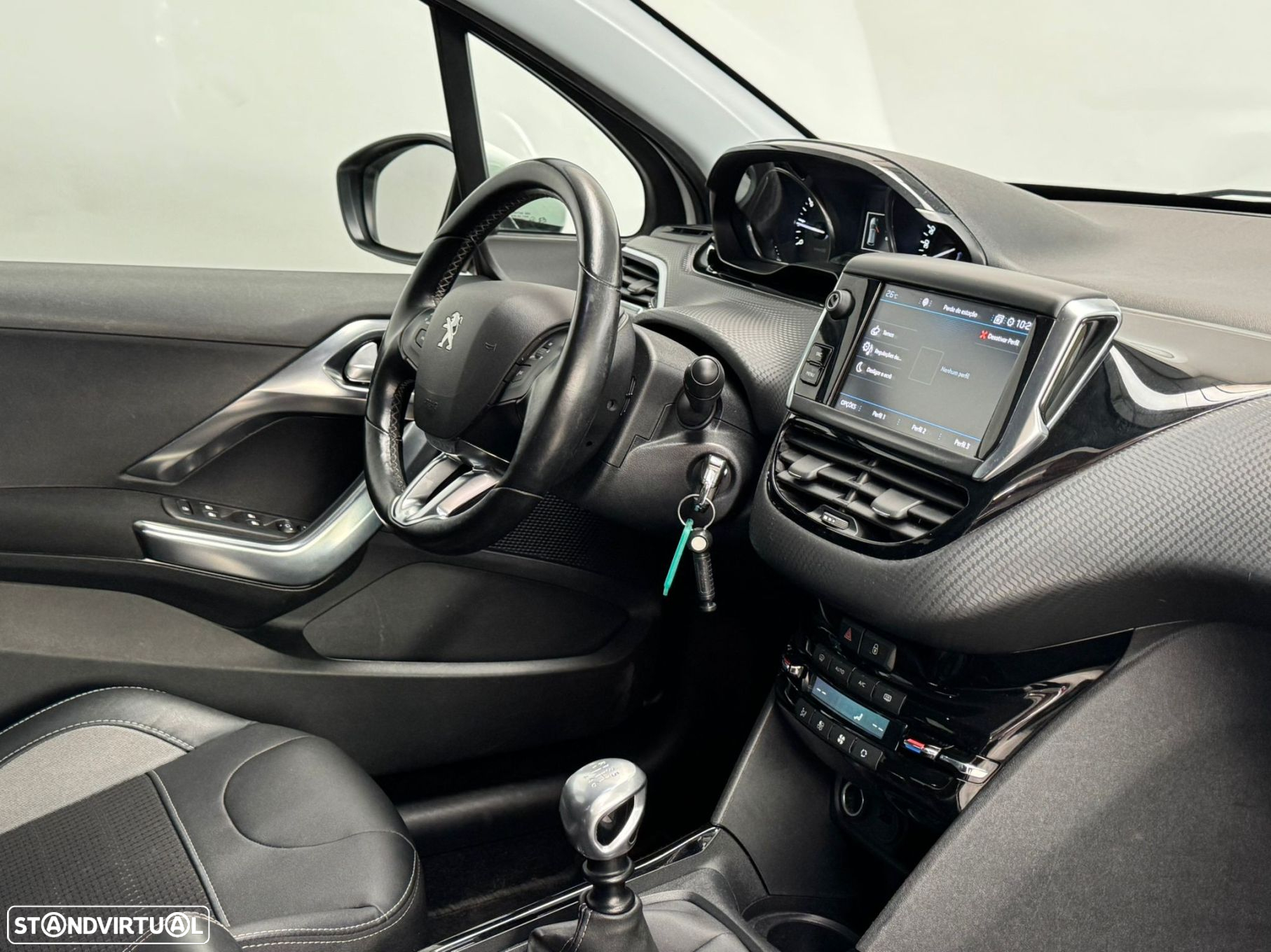 Peugeot 2008 1.2 PureTech Allure - 23