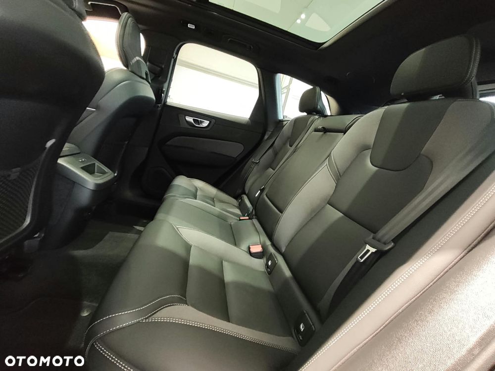 Volvo XC 60 B5 B AWD Ultimate Black Edition - 17