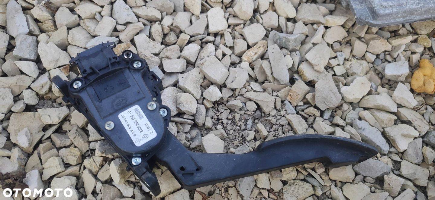 PEDAŁ GAZU POTENCJOMETR DUSTER SANDERO 8200386506 - 1