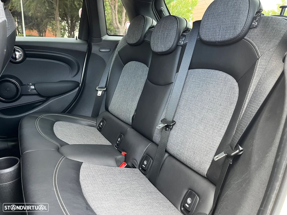 MINI 5 Portas Cooper D Auto - 6