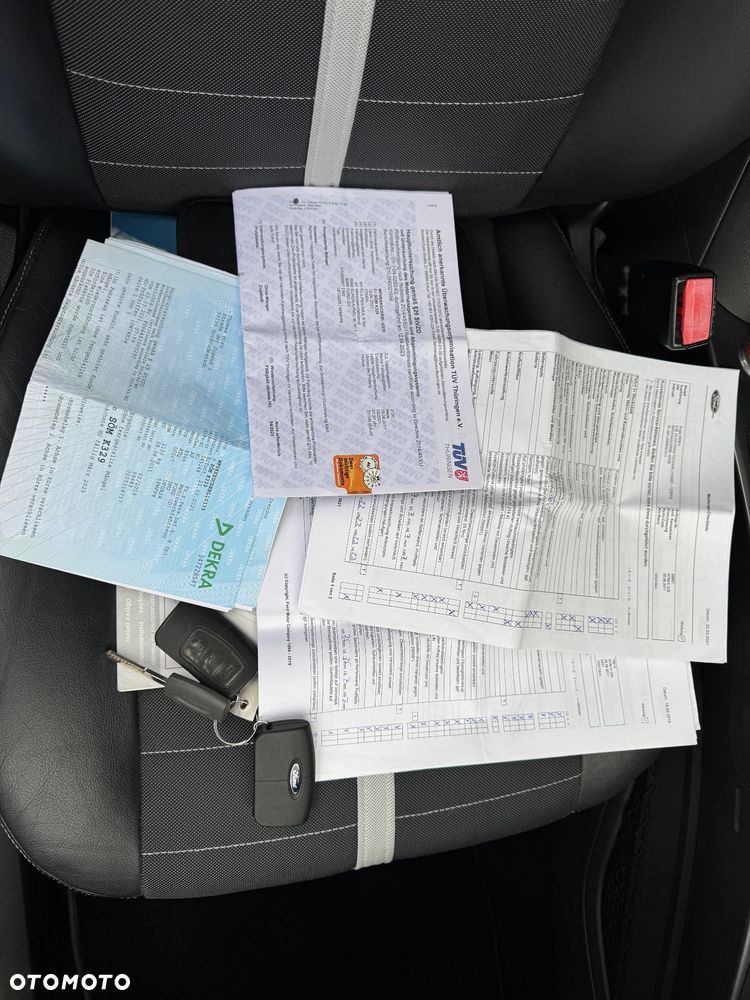 Ford Kuga 2.0 TDCi 4x4 Champions Edition - 38