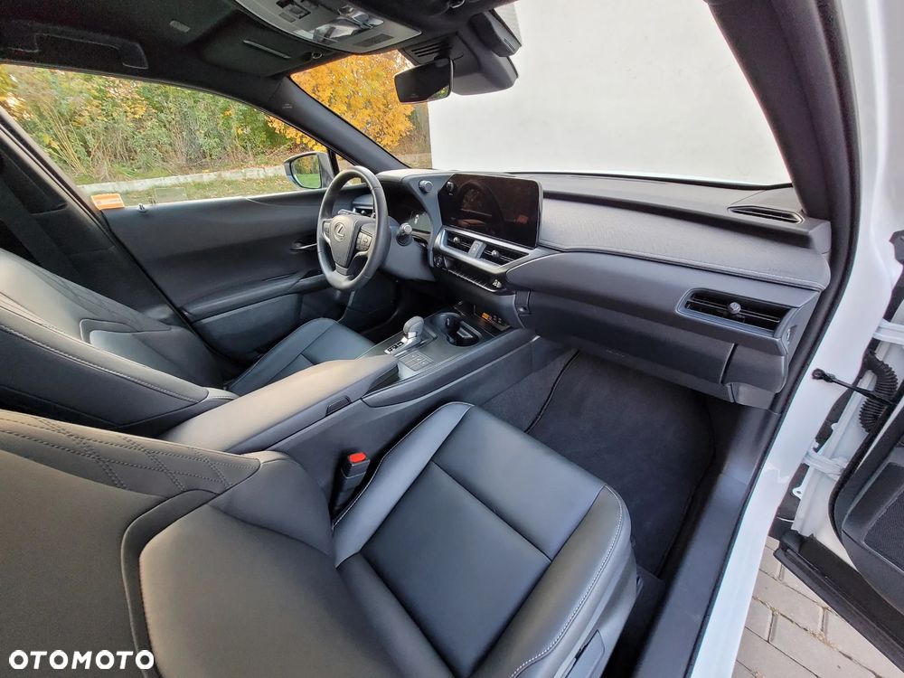 Lexus UX 300h F Sport Design - 4